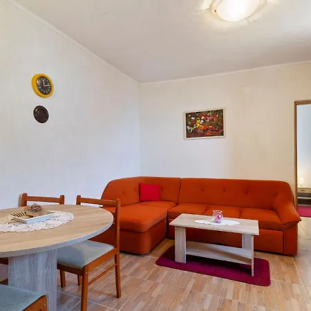 Apartment Simplistic In With Private Garden Opatija