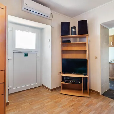 Apartament Simplistic In With Private Garden