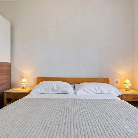 Apartament Simplistic In With Private Garden