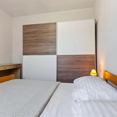 Apartament Simplistic In With Private Garden
