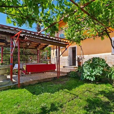 Apartament Simplistic In With Private Garden