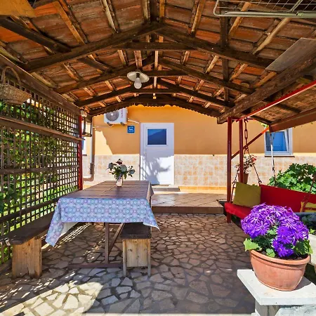 Apartament Simplistic In With Private Garden
